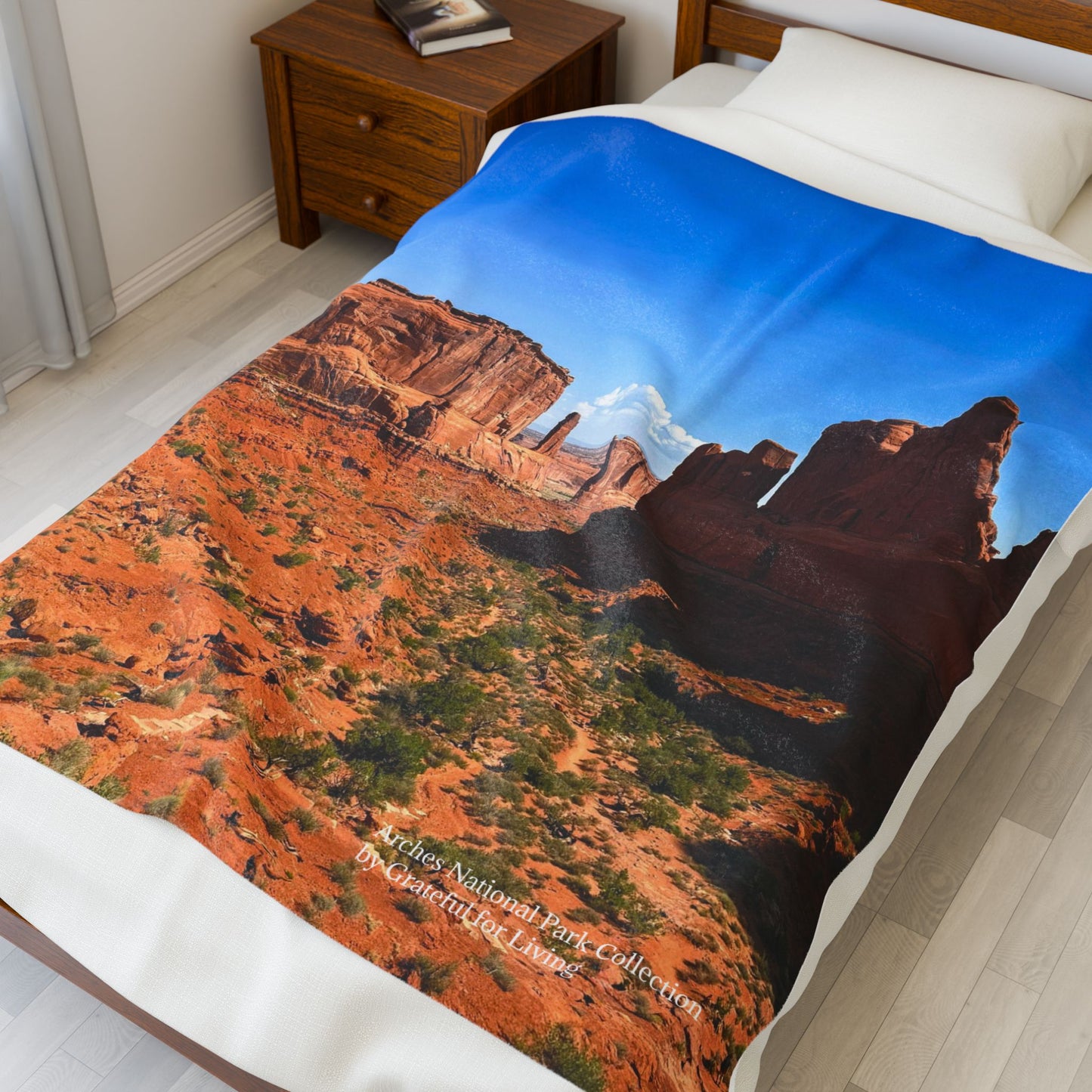 Arches National Park Velveteen Plush Blanket - Cozy Soft Throw, Scenic Home Decor, Gift for Nature Lovers, Camping & Outdoor Essentials