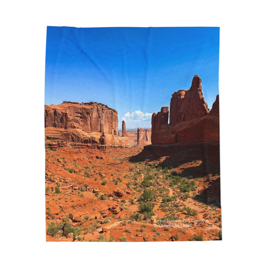 Arches National Park Velveteen Plush Blanket - Cozy Soft Throw, Scenic Home Decor, Gift for Nature Lovers, Camping & Outdoor Essentials